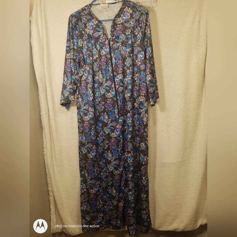 Essential Needs Womens  Night Dress With Front Zip And Sleeves